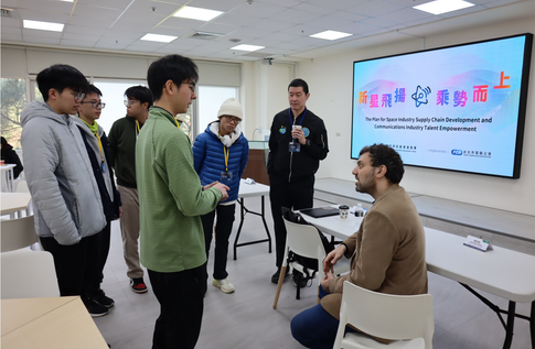 Figure 3 (Left). Mariano Sternheim, Senior R&D Manager at ispace, interacting with students.